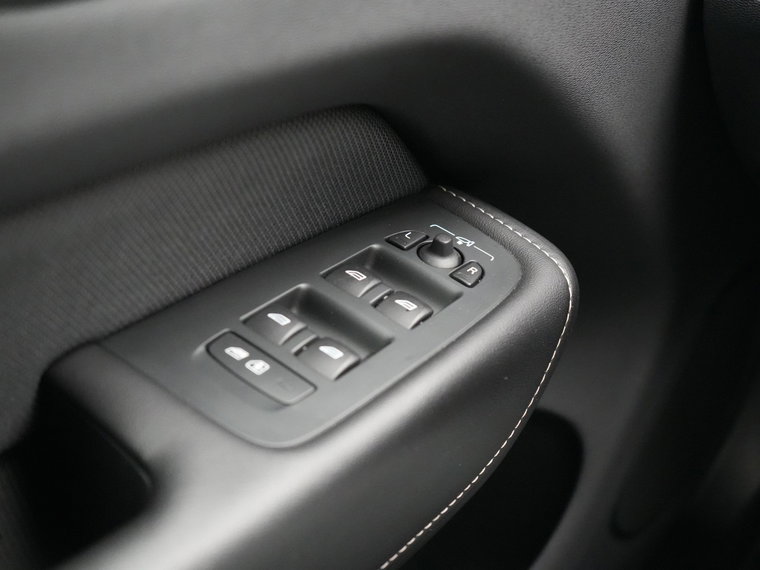 Vehicle Image 43