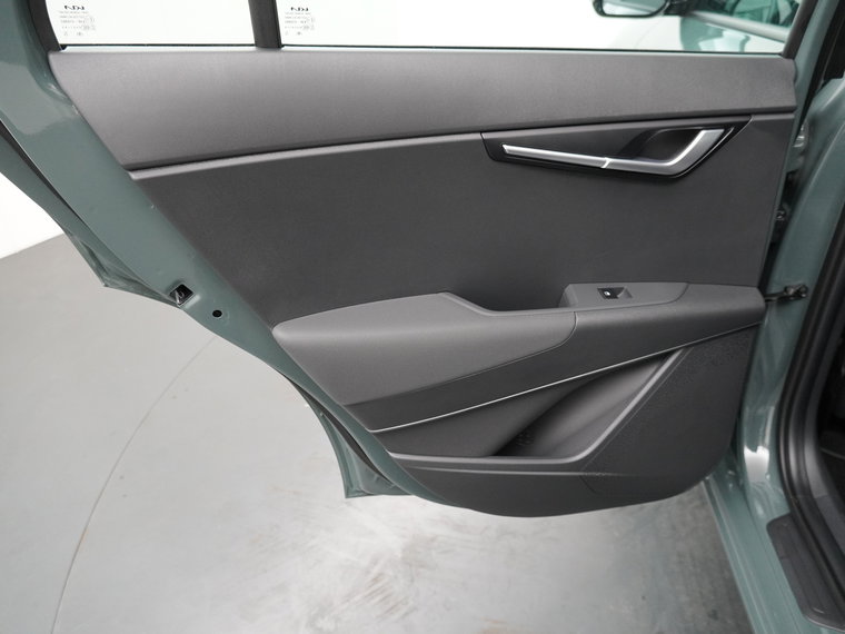Vehicle Image 33