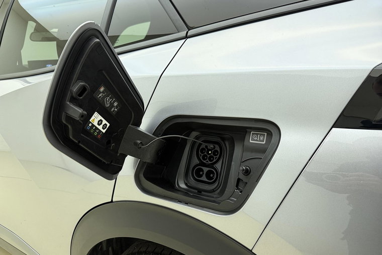 Vehicle Image 16