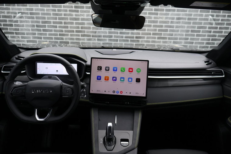 Vehicle Image 17