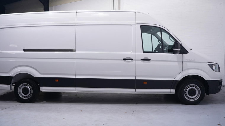 Vehicle Image 8