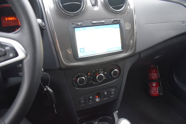 Vehicle Image 25