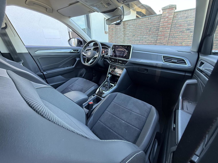 Vehicle Image 25