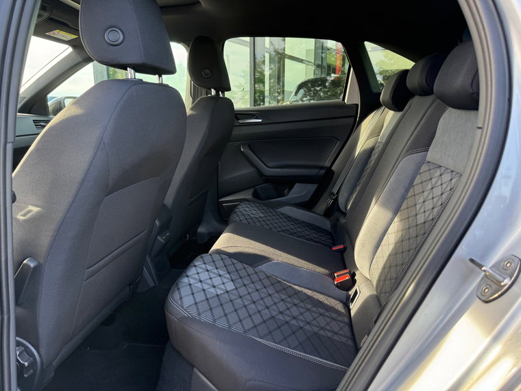 Vehicle Image 37
