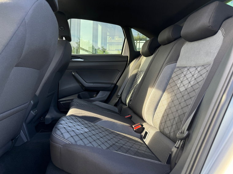 Vehicle Image 38