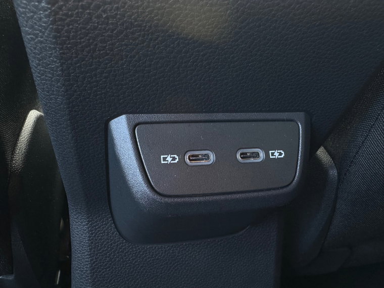 Vehicle Image 40