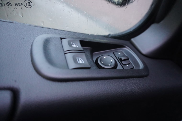Vehicle Image 25