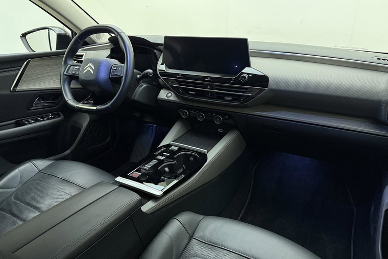Vehicle Image 14