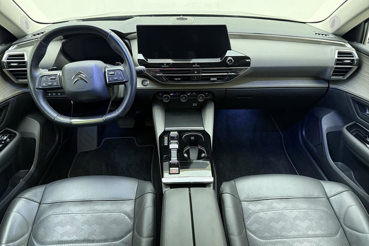 Vehicle Image 15