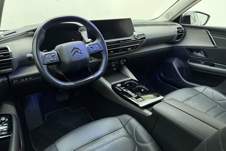 Vehicle Image 18