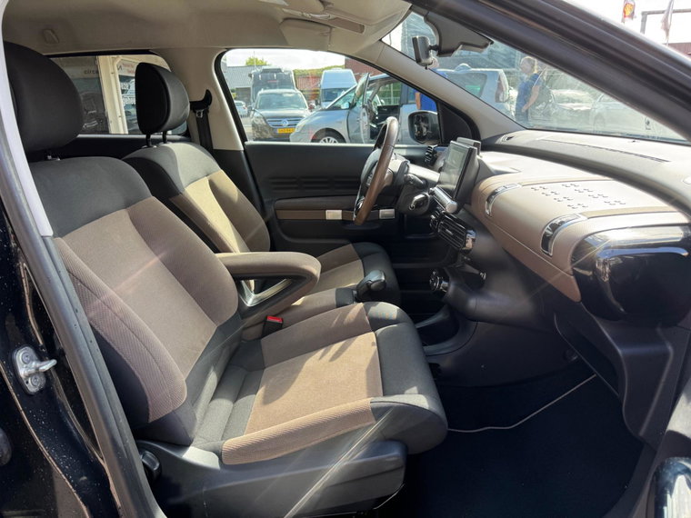 Vehicle Image 21