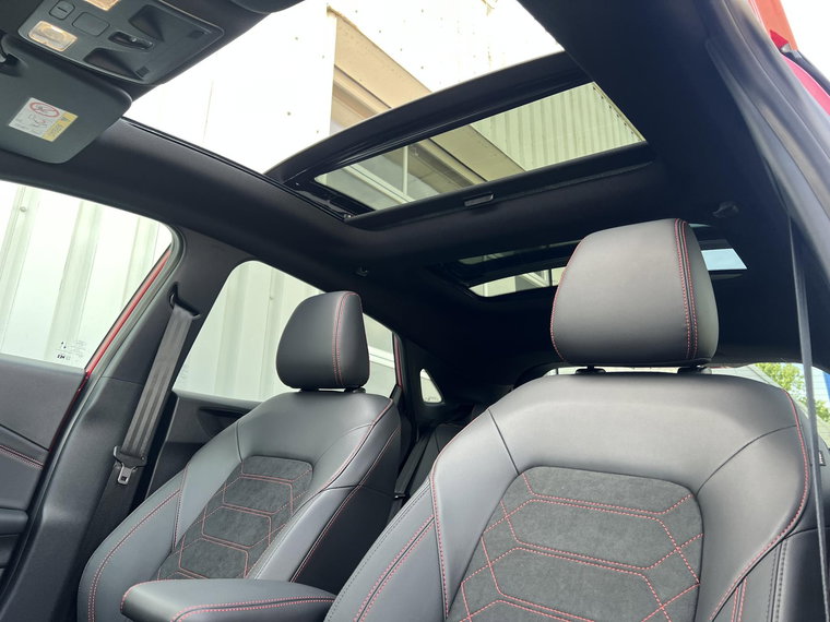 Vehicle Image 25