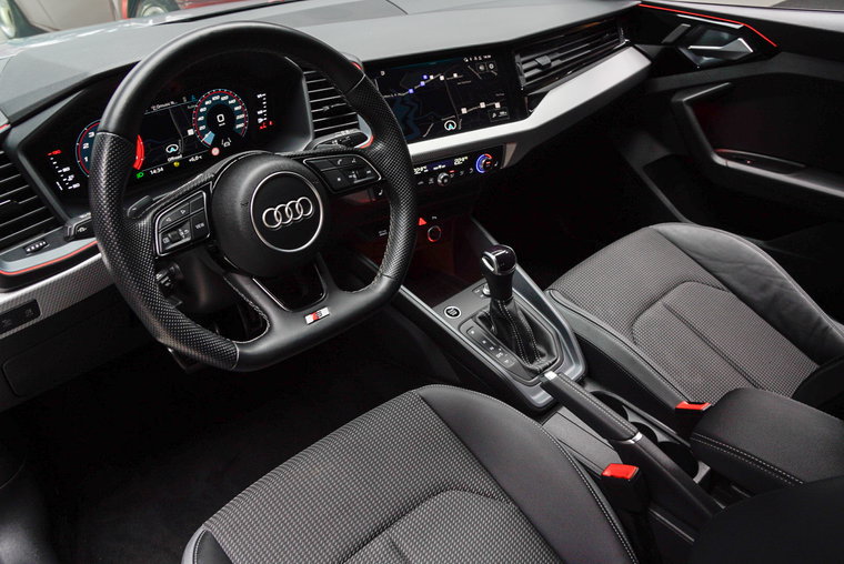 Vehicle Image 12
