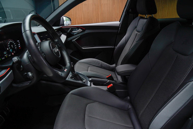 Vehicle Image 16