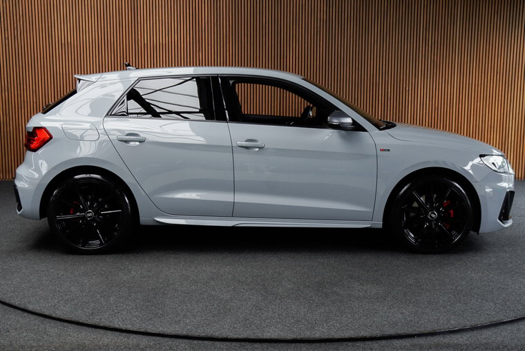 Vehicle Image 6