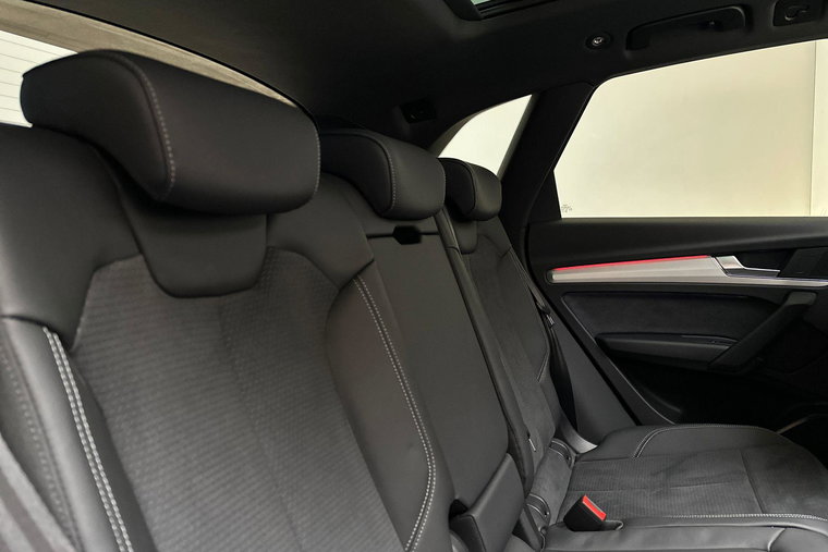 Vehicle Image 14