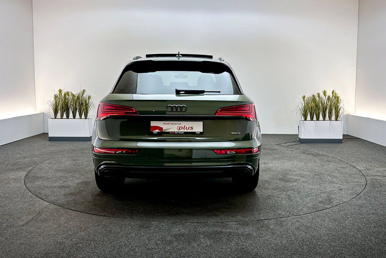 Vehicle Image 10