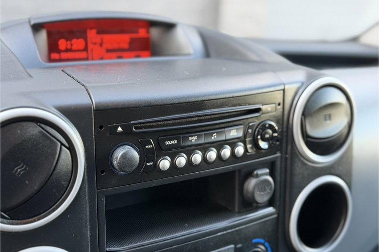 Vehicle Image 23