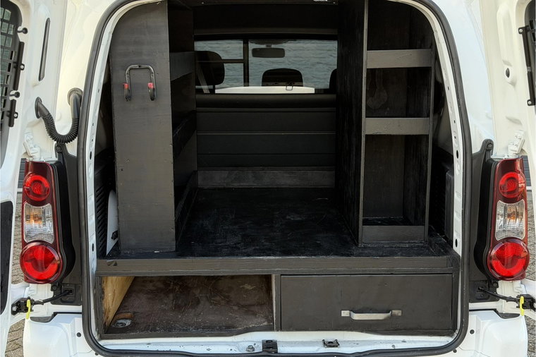 Vehicle Image 11