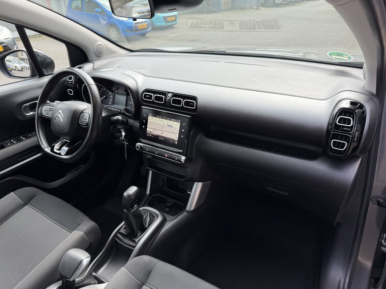 Vehicle Image 25