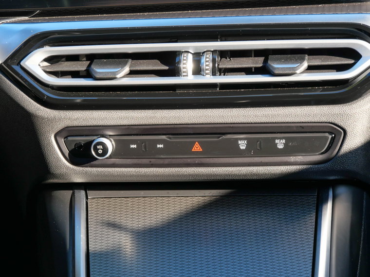 Vehicle Image 26