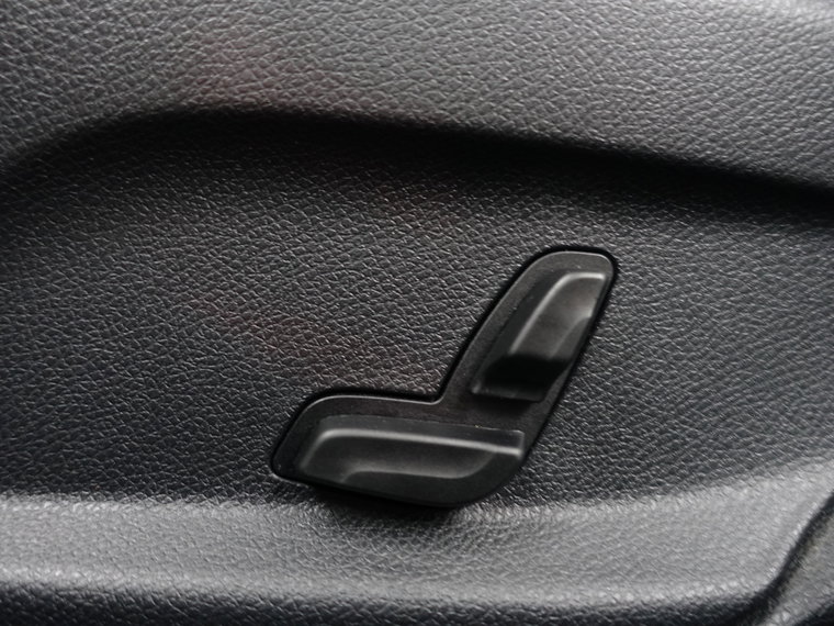 Vehicle Image 28