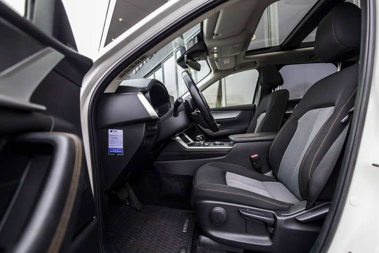 Vehicle Image 10