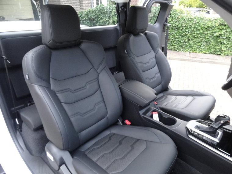 Vehicle Image 38