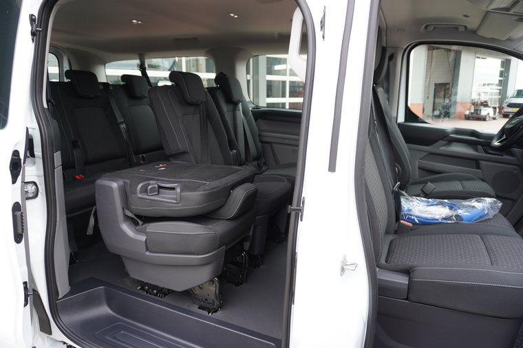 Vehicle Image 12