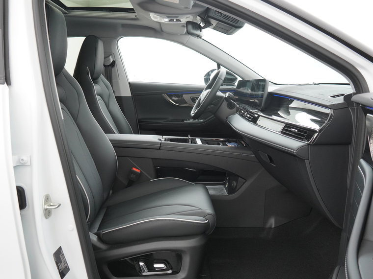 Vehicle Image 38