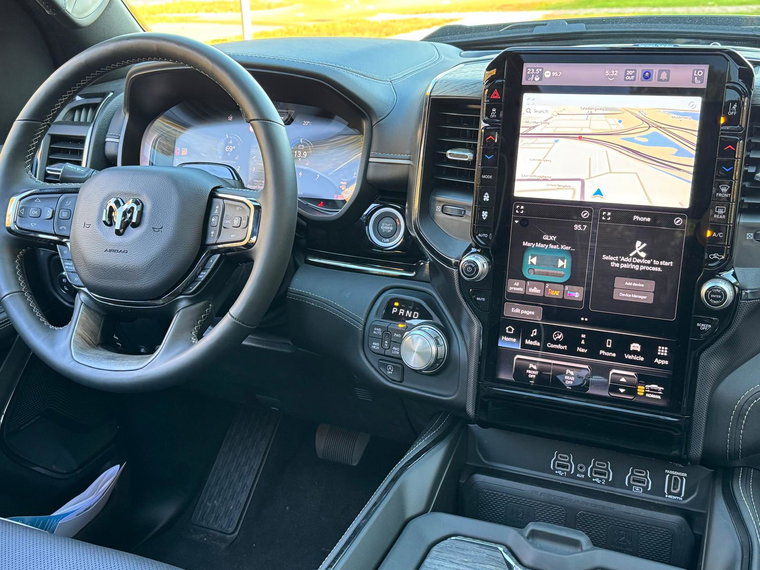 Vehicle Image 25