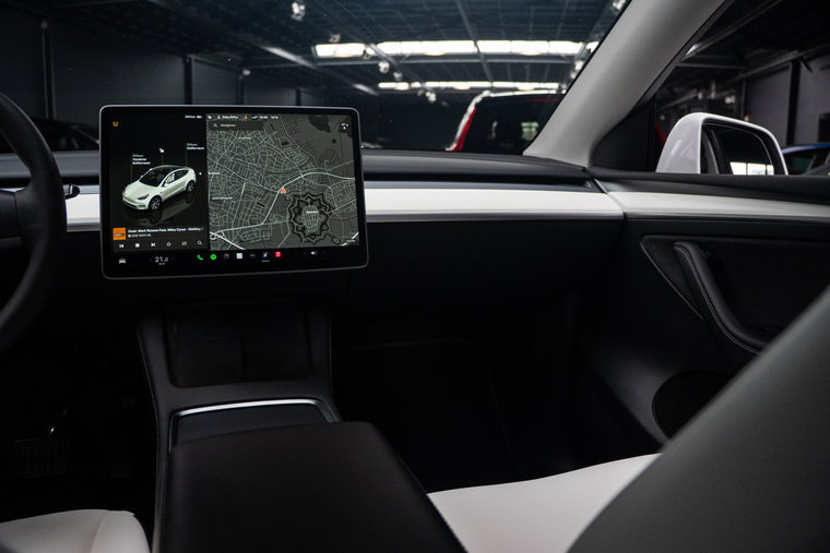 Vehicle Image 13