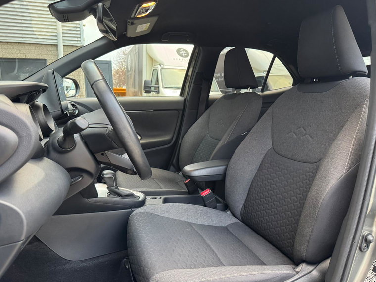 Vehicle Image 12