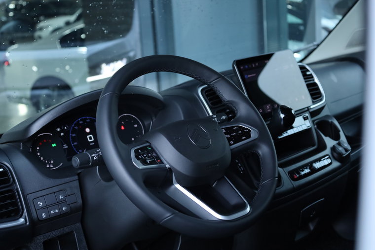Vehicle Image 12