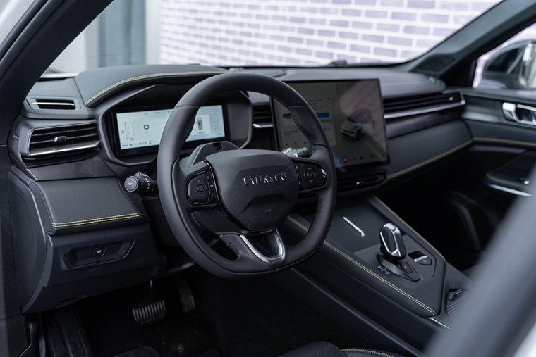 Vehicle Image 25