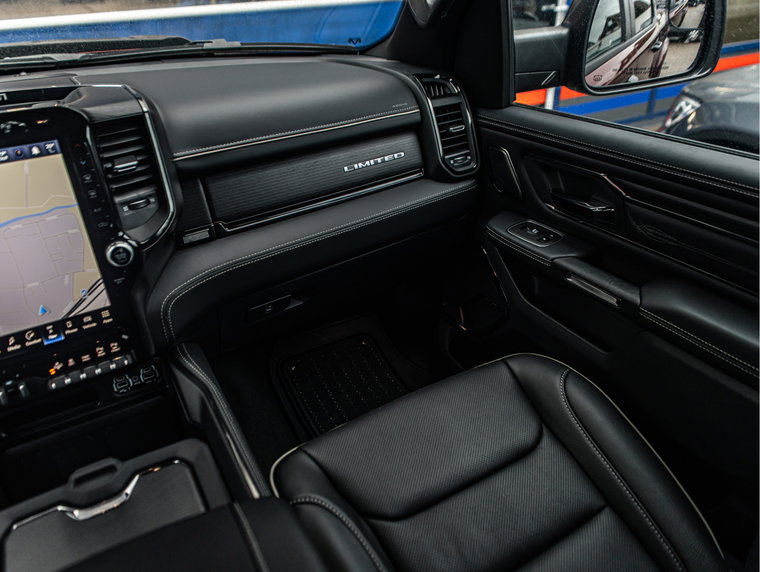 Vehicle Image 12
