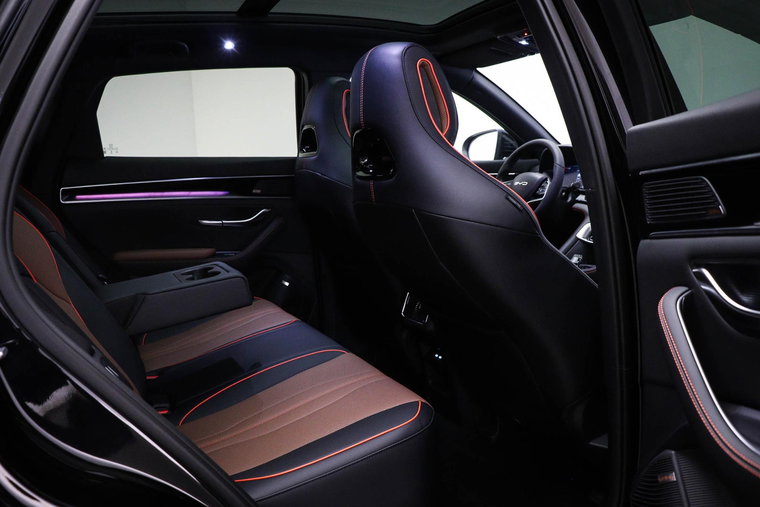 Vehicle Image 13