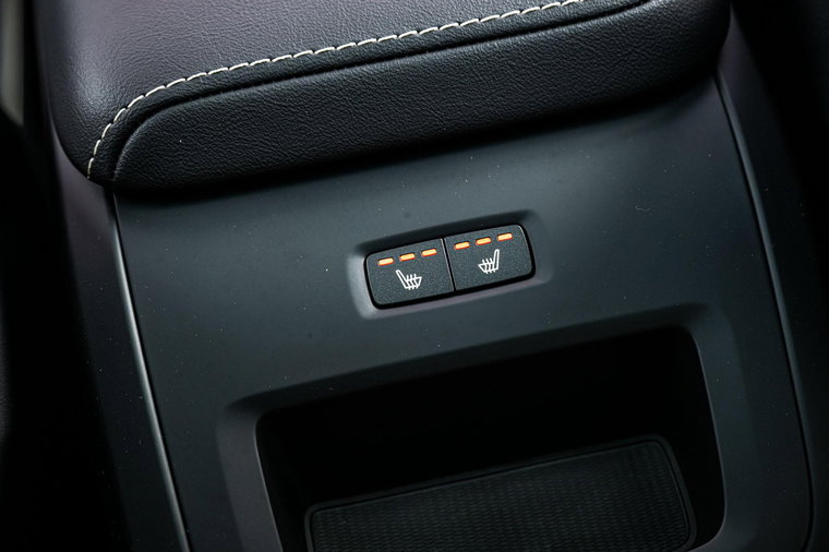 Vehicle Image 25