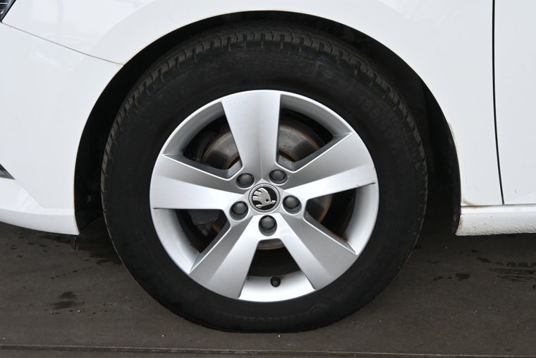 Vehicle Image 12