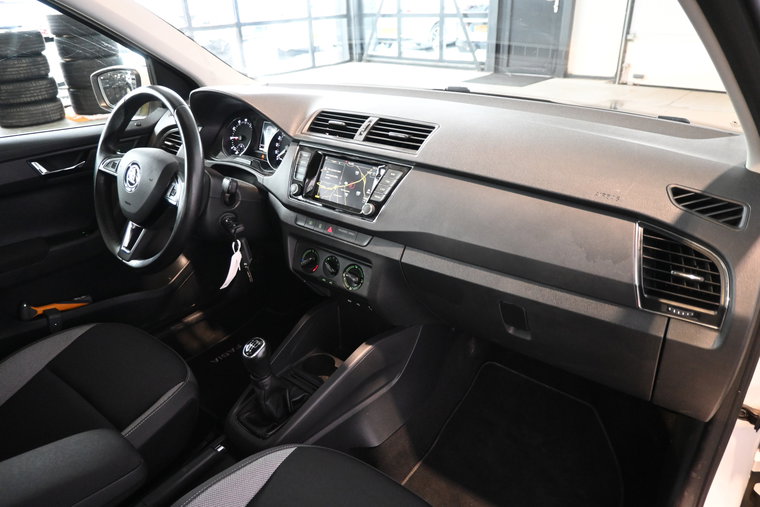 Vehicle Image 16