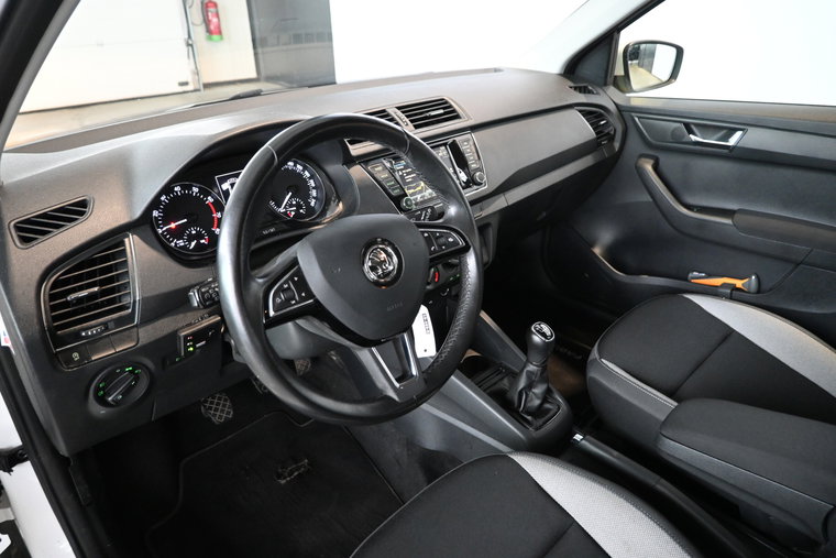 Vehicle Image 18