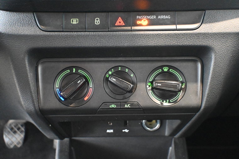 Vehicle Image 26