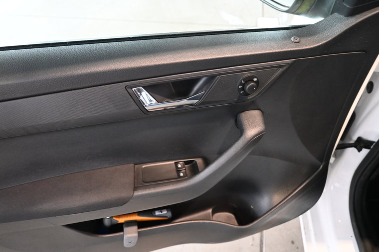 Vehicle Image 33