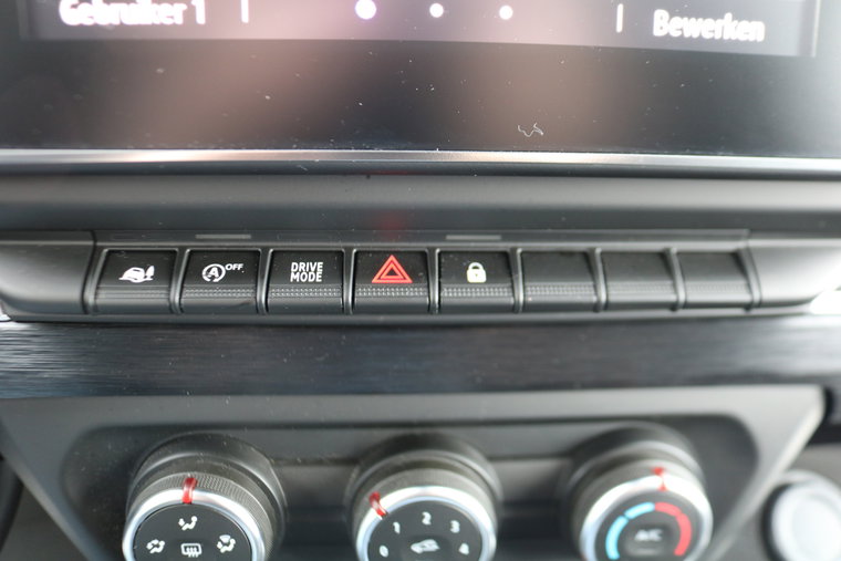 Vehicle Image 28