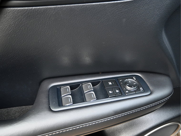 Vehicle Image 32
