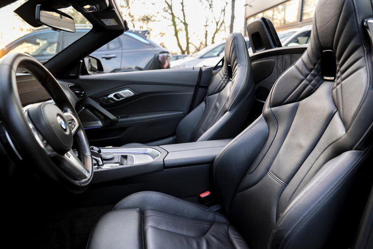 Vehicle Image 11