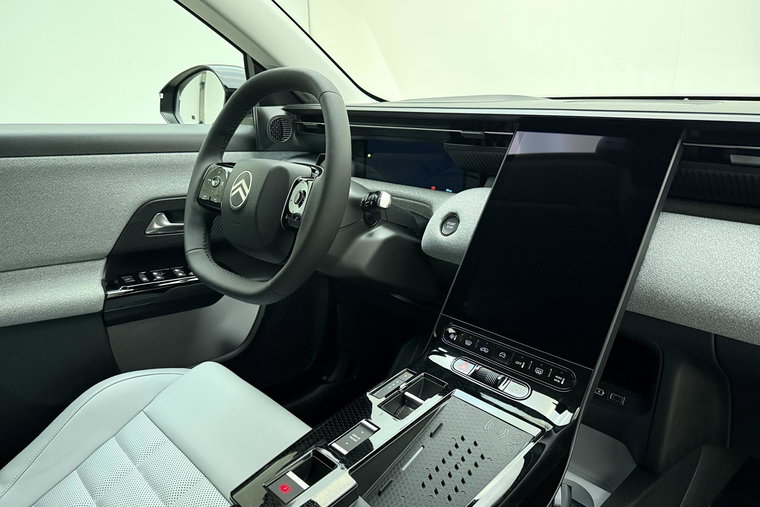 Vehicle Image 17