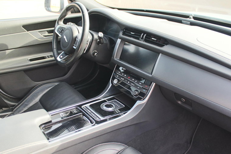 Vehicle Image 23