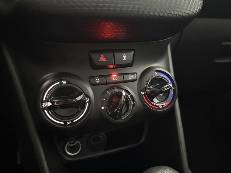 Vehicle Image 25