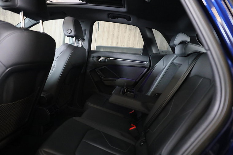 Vehicle Image 30